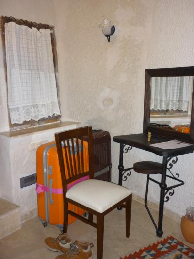 ドレッサーもアンティークでかわいい