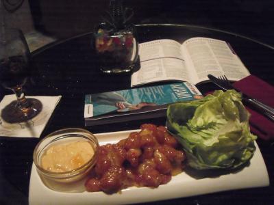 バーの食事(えびが最高）