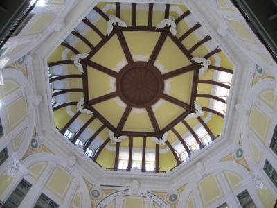 多くの人で賑わっていました。