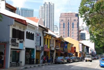 Killneyロードのレストラン街の先がホテルです。