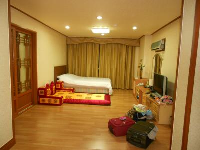 夫婦二人旅には無駄に広い2ベッドルーム