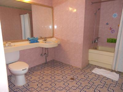 バスルームもたっぷりの広さ。