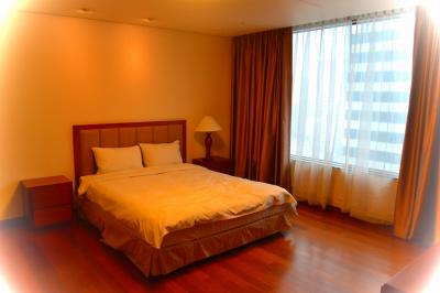 広いダブルベッド