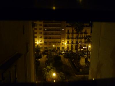 部屋から見える静かな公園