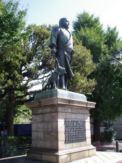 西郷さんの銅像がどーーんとあります。