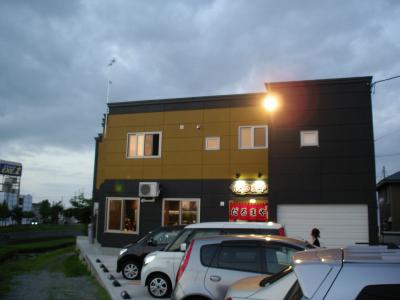 こじんまりとしたラーメン屋です。