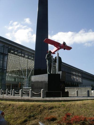 飛行機だけではなく実験もいろいろできる施設です。