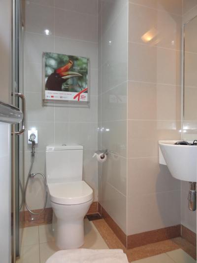 トイレットペーパーが取り難い位置にある