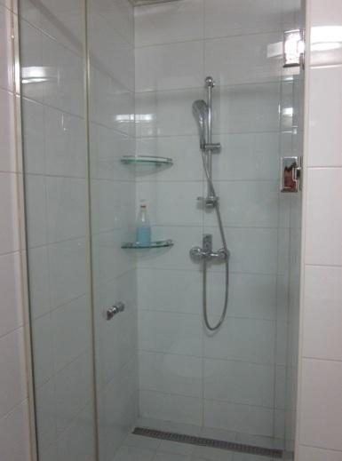 シャワーは独立タイプで良いです♪