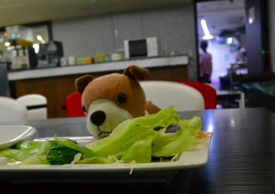 食事はバイキング形式。