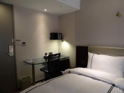 このドアの取っ手が壊れ部屋に閉じ込められた