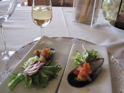 ランチでもシェリーとアミューズが付きます。ムール貝美味しい。