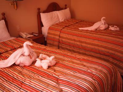 ベッドは狭い。