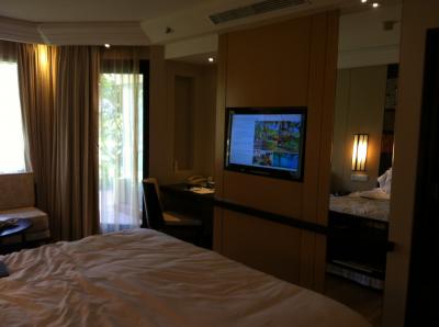 プールサイドでリゾート気分