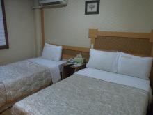 ツインルームのベッドはシングル＋ダブル