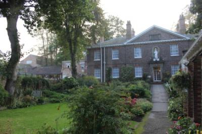 庭は管理も行き届いていました。