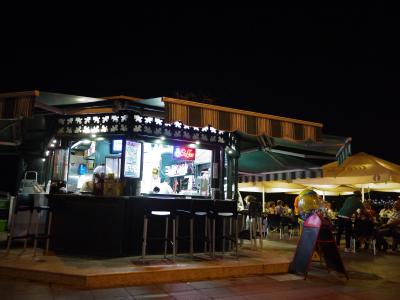 ホテルの前のカフェみたいな場所。