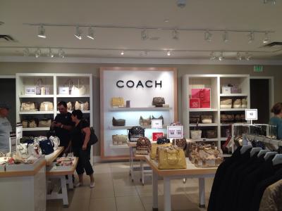 ソルトレイクシティから車で30分。セール時はとにかく安いっ!!