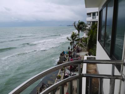 解放感は素晴らしい。ただし、日中はこの状態。