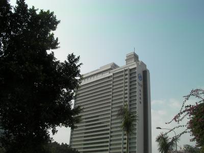 外壁は真っ白だが、かなり古い