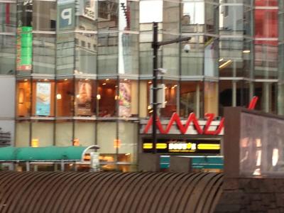 難波と日本橋の中間にある！