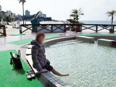 冬の白良浜を楽しむなら“足湯”が最高