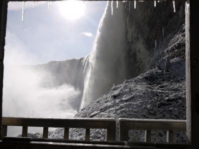 冬のナイヤガラの滝を横から見られる！