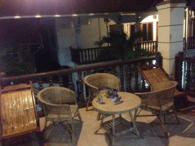 廊下には、テーブルセットもあって、寛げる。