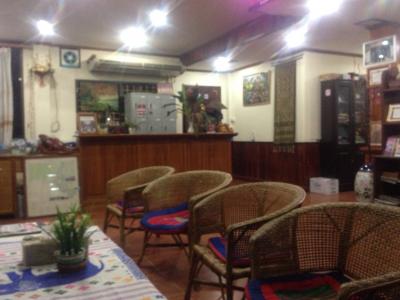 ロビー。wifi、パソコンあり。