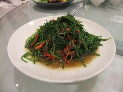 夕食：何だかわからないけど辛くて美味でした♪