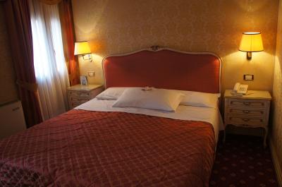 最初はダブルベッドだけど後でツインに分けてもらった