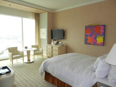 白が基調の清潔なホテル