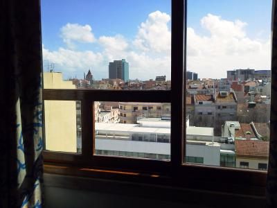 リスボン旧市街方面のビュー。窓は2重でした