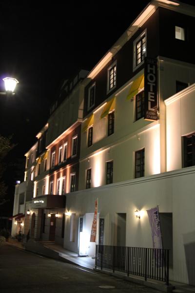 JR日光駅正面に建つモダンクラシックなホテル