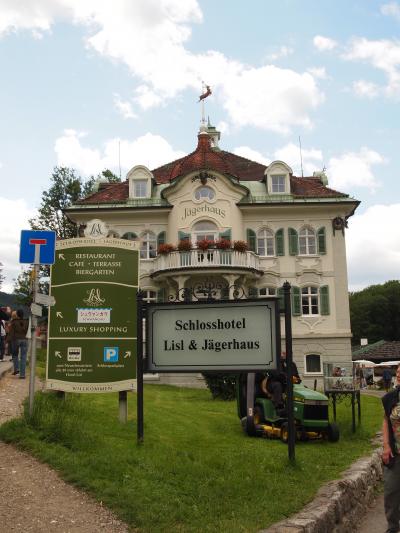 気にしてなくても目に入ってくる位置にあります。