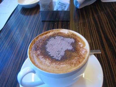 カプチーノも頼めば無料で作ってくれます。