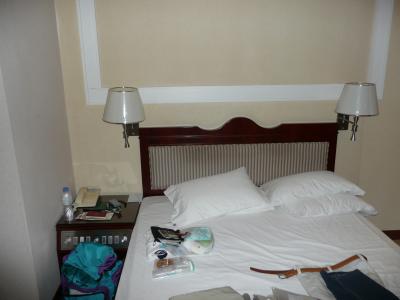 一人旅でないと厳しいベッド。私物が写りこんでスミマセン。