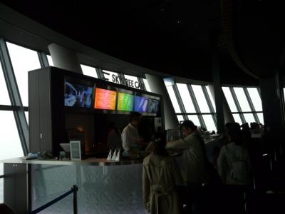 窓側のカウンターが空いてたらぜひ