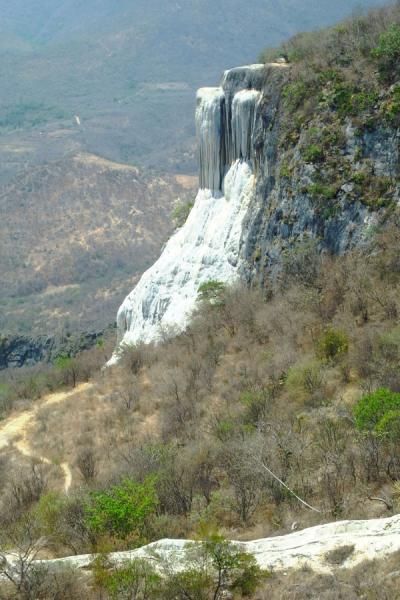 山頂に現れる、天然プール