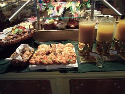 朝食はパンが充実していました