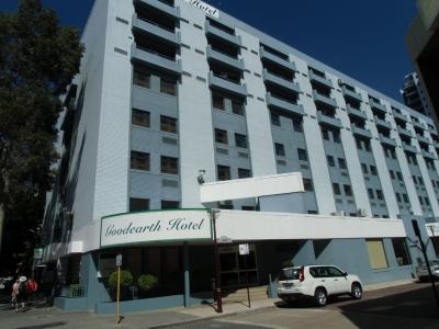 それほど大きくはなくシンプルな外観