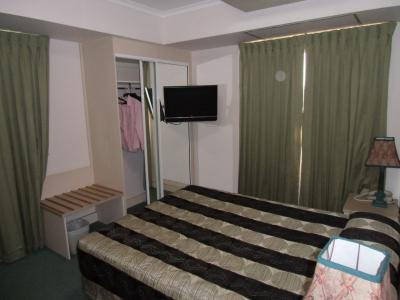 クイーンサイズベッドルーム