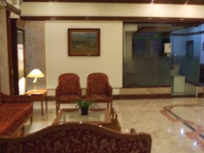 ロビーですが実際はもっと古臭いです。