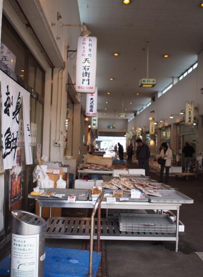 魚市場の中にある定食やさん。