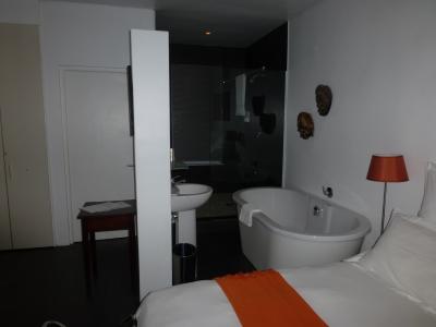 風呂場なのか部屋なのか