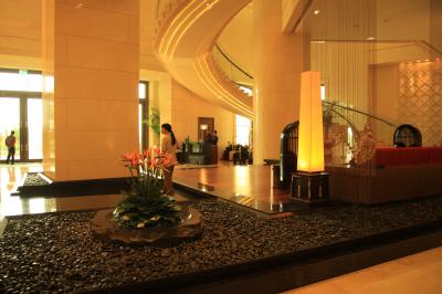 1階にはタイ料理のレストランもある