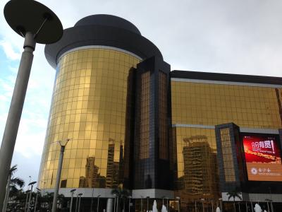 円い棟が印象的