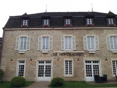 宿泊部屋のある建物の外観