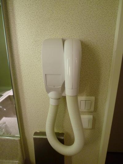 掃除機みたいなドライヤー