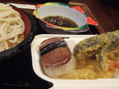 行列のできる“うどん屋さん”！